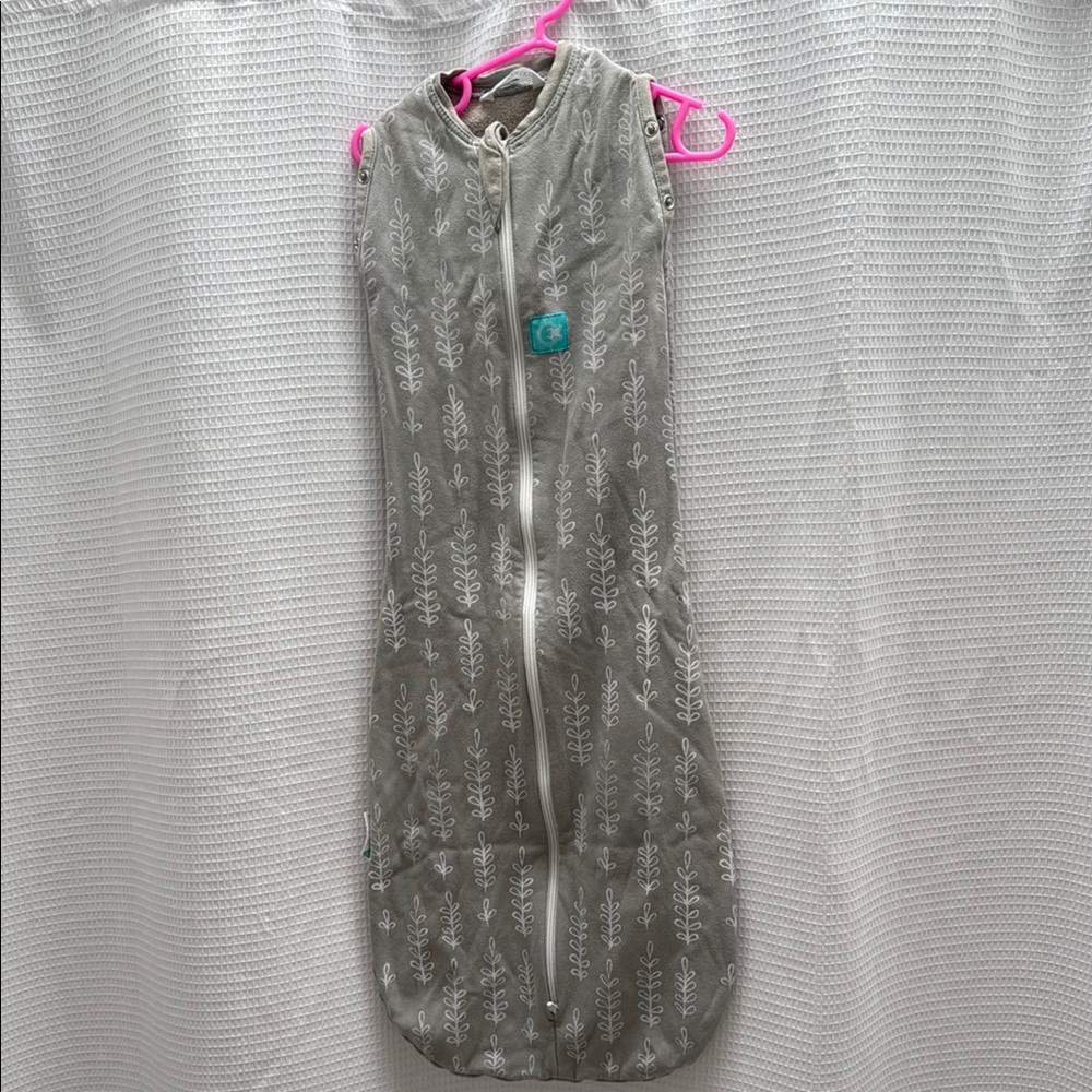Ergopouch - Gray Baby Sleep Sack with Leaf Pattern